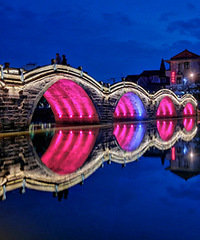 ҹɫ�µ��嶴��