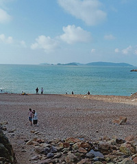 ���α����̵���ҹ���Ĺ۾�̨����һ����ζ