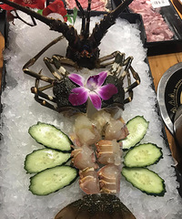 量贩式火锅,海鲜活奔乱跳的
