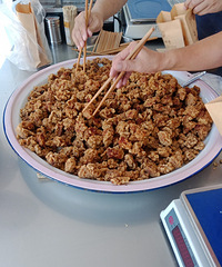 路过排骨店,闻着那香味,走不开了