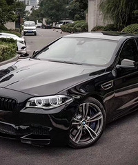 ���������ġ���ɫ����M5��4.4T˫����V8