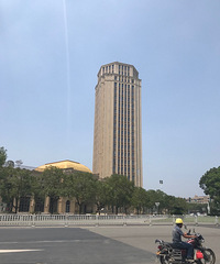 烂尾楼玉峰广场拆围墙交房了?已经有人装修入住了安上空调