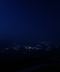 ̨����һ��¶Ӫ�ۼ��أ��������֣���·�����ڴ˾ۼ�