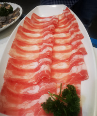 酱料牛肉小火锅,酱料里面真的有好大好大块的牛肉粒啊