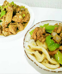 大盘鸡裤带面,色香味俱全,非常好吃