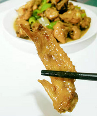 大盘鸡裤带面,色香味俱全,非常好吃