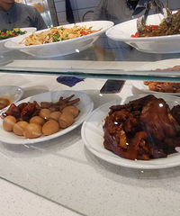 猪肉上涨的今天,红烧大排饭居然才卖20,感觉很良心的样子