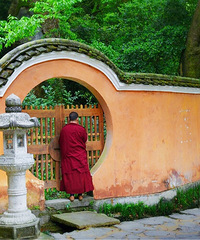 ��̨�����£��ɶ��Ƶ�����ɽɫ����ӳ�����������