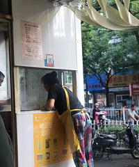 猪肉包子从1.5元到2元了,还是一口气吃了四个