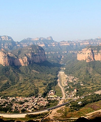 ���Ʋ����Ķ�̫�У�ɽ��������һ����Ȼ����