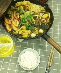大杂烩,火锅底料配一切,整锅端上桌了