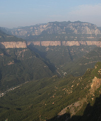 大峡谷形若巨盆貌比苍龙,跌岩千米的幽谷,横空百里气势恢弘