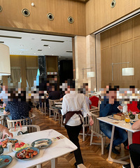 吃自助餐遇上了大部队,乌泱泱都是人,菜品也比较丰富