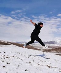 两侧绵延数百里的雪山真的是美爆了,一车人哇了不止100次