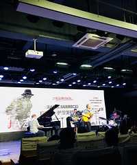 ���۸��᡿�ԳԳԣ�ÿ����ͼ�ʮ�飬��һ���»�Զ���Ǯ��