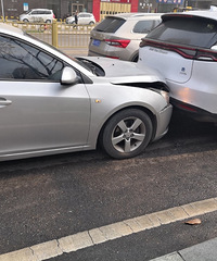 ���������ġ�ѩ������³��ײ�ϱ��ǵ���