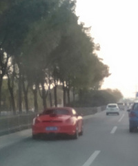 ���Ĵ����ӣ�·�϶��ǻ鳵