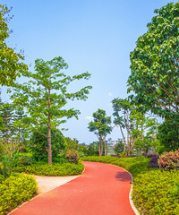 ǫ̈̄����õ�������԰����·������ɽ��԰�����е���ʩ������