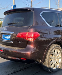 Ӣ�����SUV������̥���а���˸���