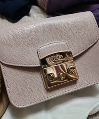 ����ס��Ů�ģ�����һ�����ֻ���װ����ȥ�İ�