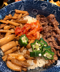 ����18��:����С��Ů��һ���˳ԳԹ���