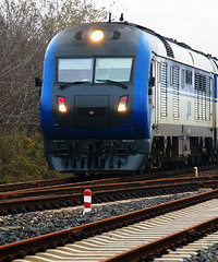 �ӽ����𣬺��ݿ������������ڵȵصĲ�����·�г�ͣ�ˣ�