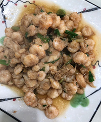 ������ա���СϺ�ʣ�����ζ��ȫ