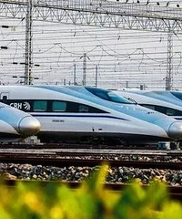 2��4�գ���·̨��վ95���г�ͣ��