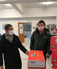 �Ϸ��ܿأ�֮����ҵ���飬ΪС��һ����ҵ��Ա�����ʺ�