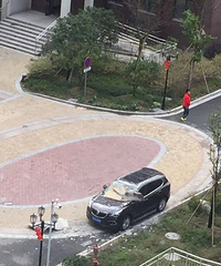 ���ѻ���ĳС������ǽ�ε��ˣ�Ӧ��û���ҵ��˰�