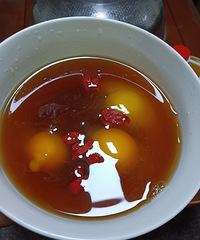 �ϰ���ĺ���Ŵ�׾ƣ����ѳ����ҵľƣ�Ȼ�������ס��