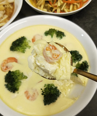 西兰花豆腐蒸蛋,清爽的一个菜,也适合宝宝做为辅食
