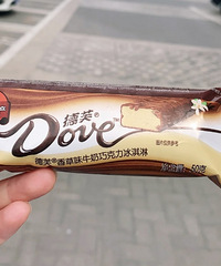 士力架和德芙都出了冰淇淋...听说味道就...