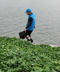 ��ÿ��һ���̵�ͷ���Ҷ�