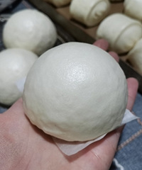������ͷ�����������ڸ�����⻬С����