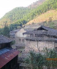 ����ɽ��Ȼ������ɽ�е�������Դ��������롢���ӿӺͷ��