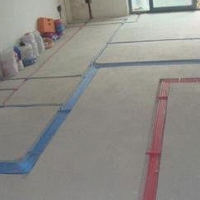 ·��ˮ�繤���ڶ���ô����ˮ�͵����߶������ߵأ�Ҫ��Ҫ����