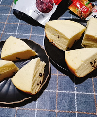 电饭煲蛋糕,比例跟烤箱版8寸戚风一样,打开锅盖那叫出奇的好