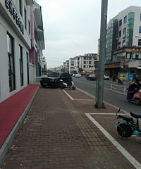【汽车街拍】这样停车好吗?