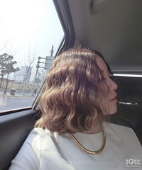 ���۸��᡿���ڵ�����һ��ϲ������Ů�����Ƕ̷�Ů����