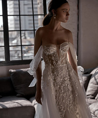 �����ԸеĻ�ɴ������Julie Vino