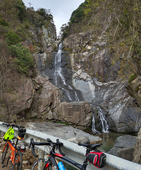 ����ɽ�Ｃ��ǧѰ����������´壬���޺󰶶��Ǵ���ɽ