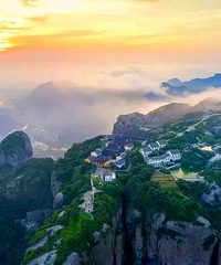 ̨����10������ɽ�壬����̤���ʱ��