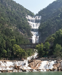 ���ư��磬Ƿȱ�����·�е�࣬���ǹ�ͺͺ��