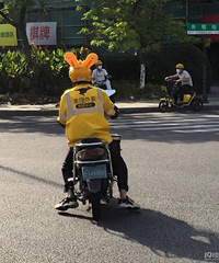 �������ֵ�ͷ���϶��Ǹ����̼ҵĹ�棬Ӫ������ǿ��