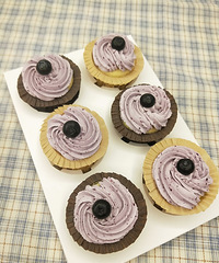 ��ݮ������ֽ�����⣬�����������ݮ�����򷢳�����ɫ����ò����