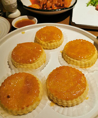 这家酸菜鱼鱼肉鲜嫩,广式点心也不错还打包了回家