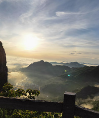 ���շ�ɽ�ѵ�һ�����ƺ�������ʤ��