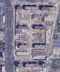 ��ͼ�Ͽ����²��ǽ�������ķ��ӣ������е�¥����ľ���