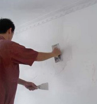 ����ˢ�齺�ᣬ��ˮ��ǽ��ʼˢ���û�����������ϵö���һƽ��